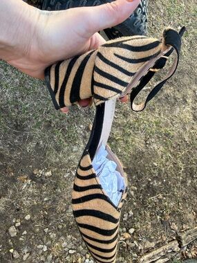 Women's Zebra Print Ankle Strap Pump - Black & Tan